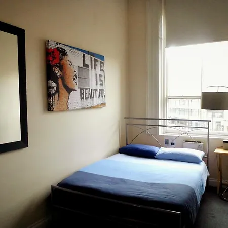 The Queens Hostel Hostel